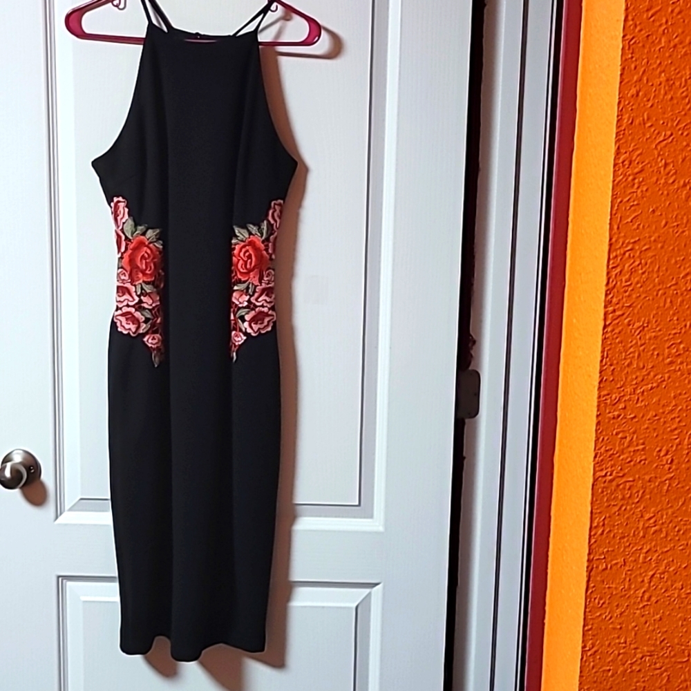 Bisou  Bisou size 14 black with red flowers